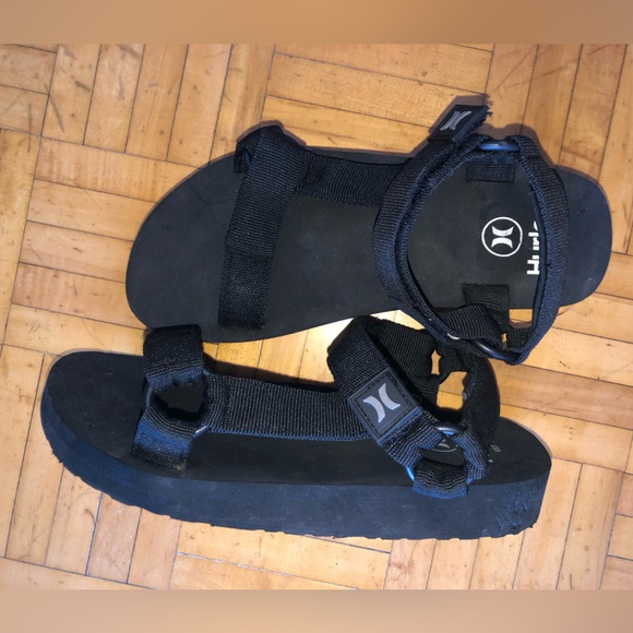 Hurley strappy sandals. Teva style - Picture 7 of 8